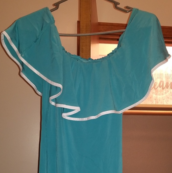 Simple and classy dress - Picture 2 of 3